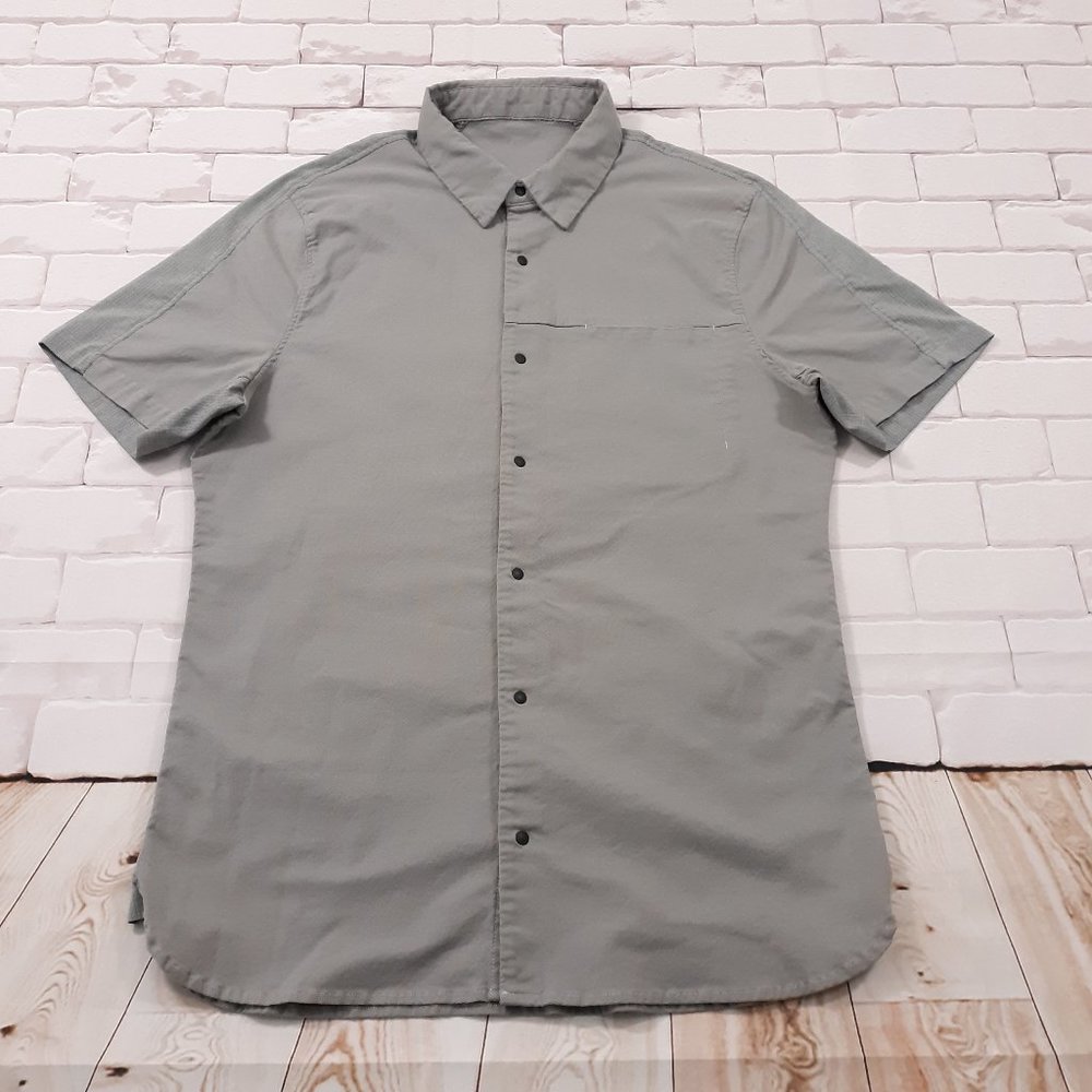 Lululemon Snap Button Shirt Mens Fits Size Small Commuter Minimal Short Sleeve